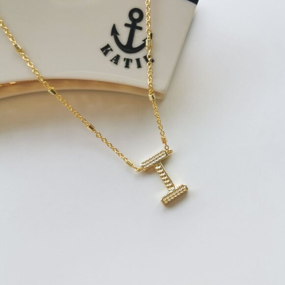 Kendra Scott Letter Gold I Pendant Necklace - Picture 2 of 4